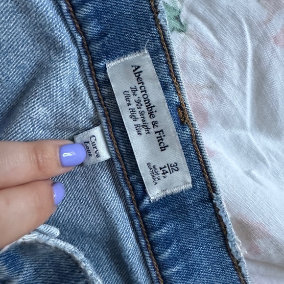 Abercrombie Curve Love Jeans - Picture 3 of 3